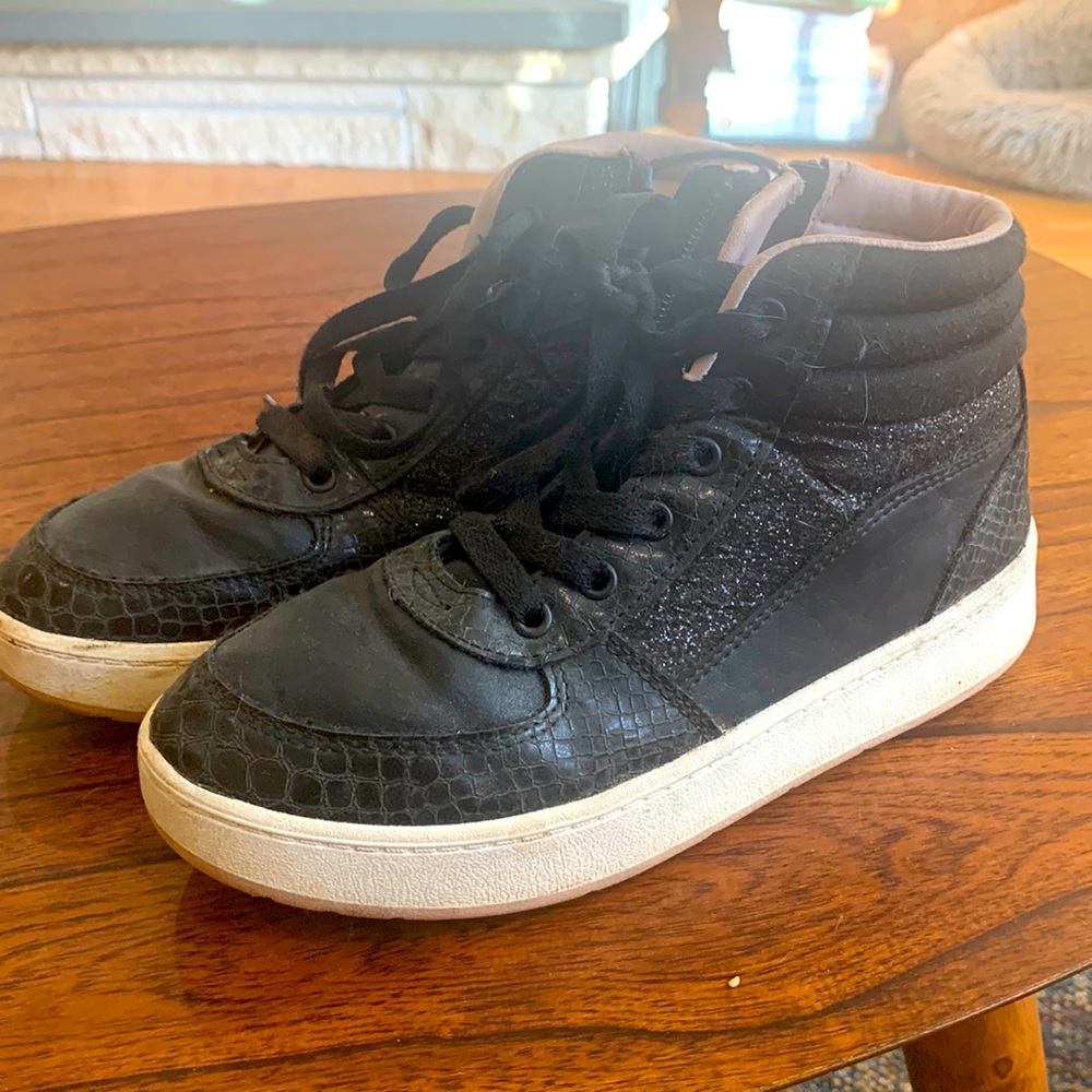 Súper cute Art Class Black High Tops